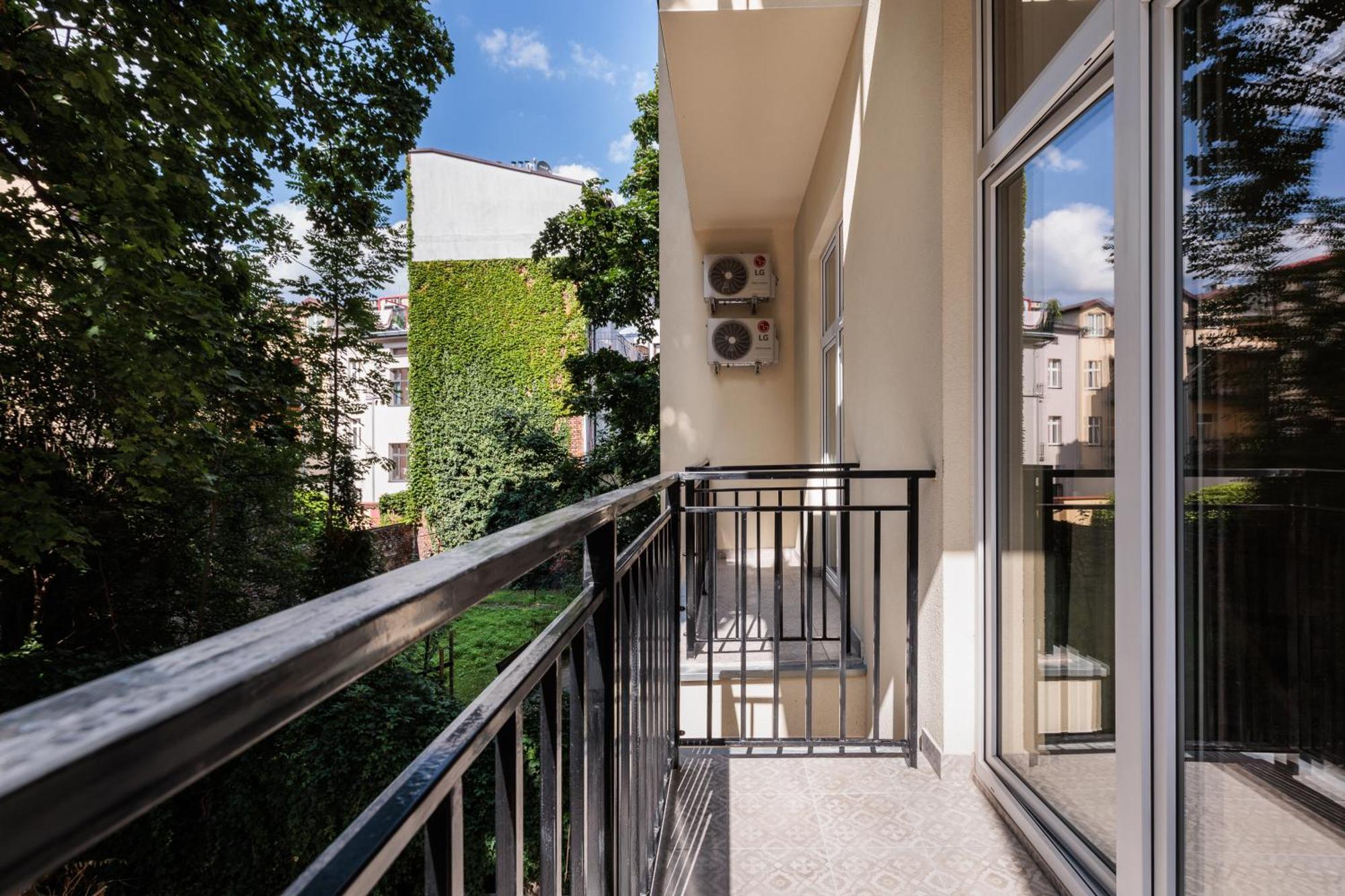 Krowoderska 55 - By Upstairs Cracóvia Exterior foto